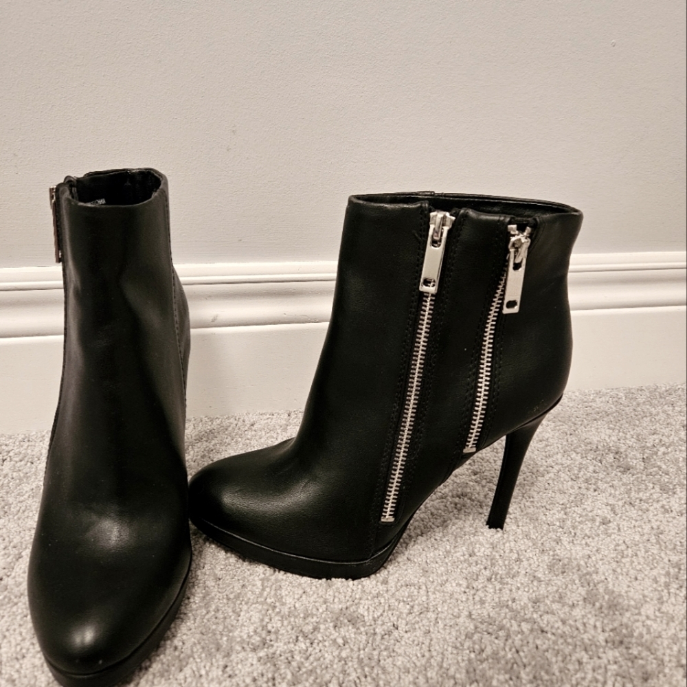 Black stiletto size 7 Boots